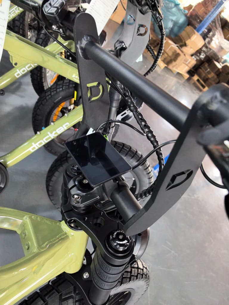 Docker handlebar, display and D-mark stem on a Jungle Green frame