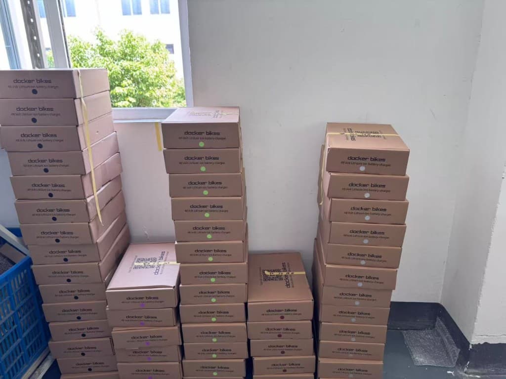 Docker accessory packing — charger and kit boxes
